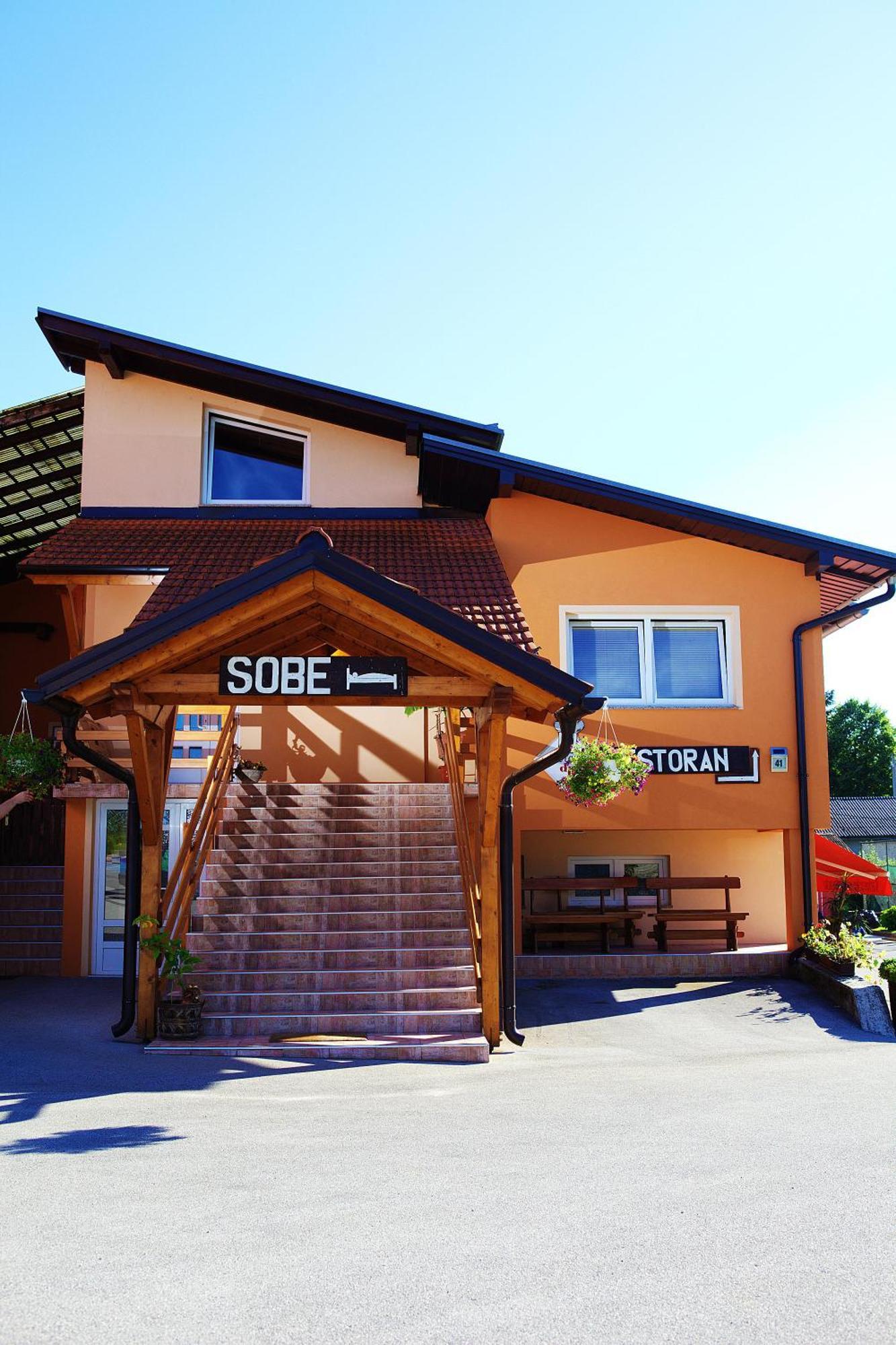 Bed And Breakfast Restaurant Dp Donji Zvecaj Dış mekan fotoğraf
