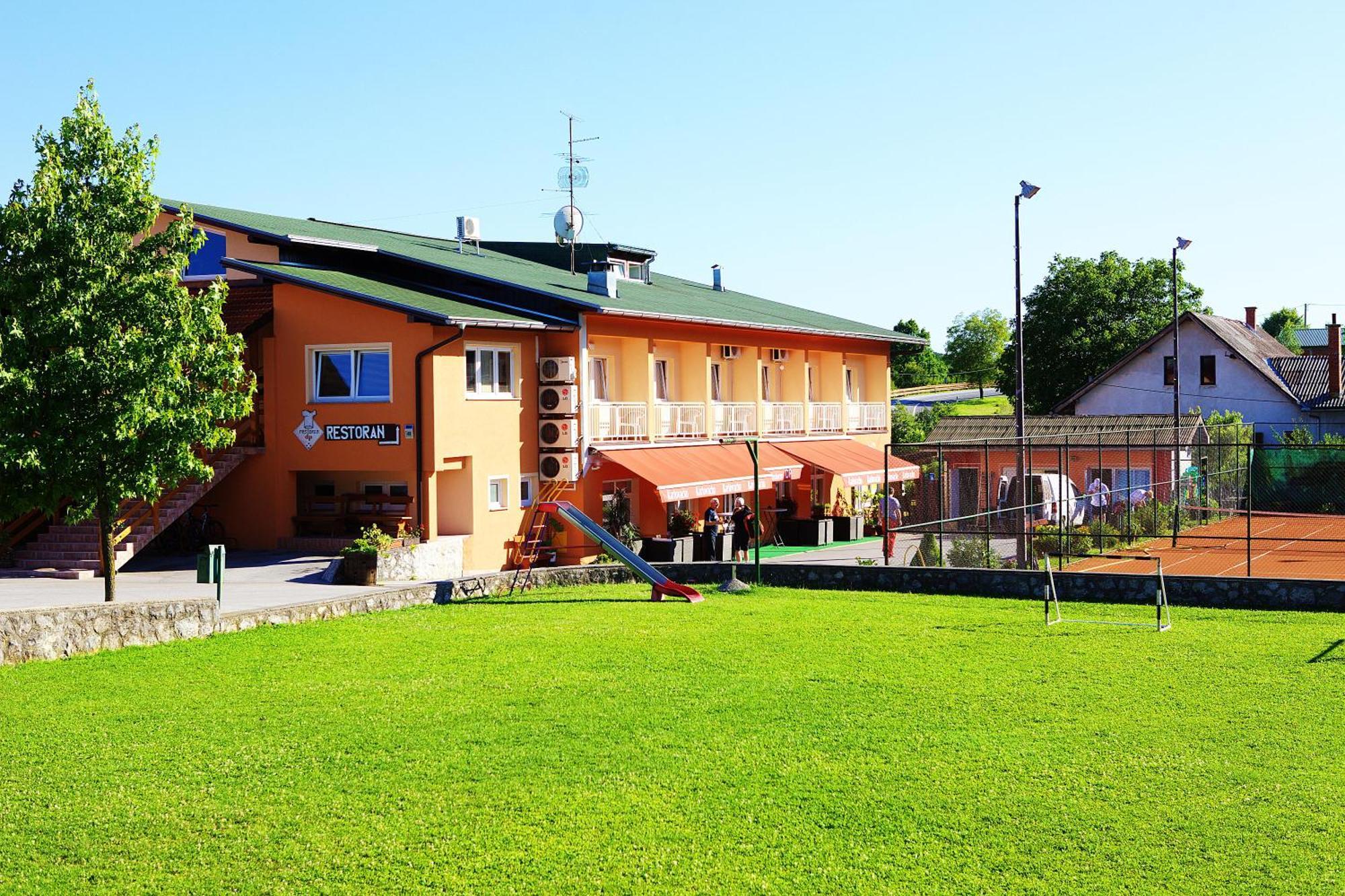 Bed And Breakfast Restaurant Dp Donji Zvecaj Dış mekan fotoğraf
