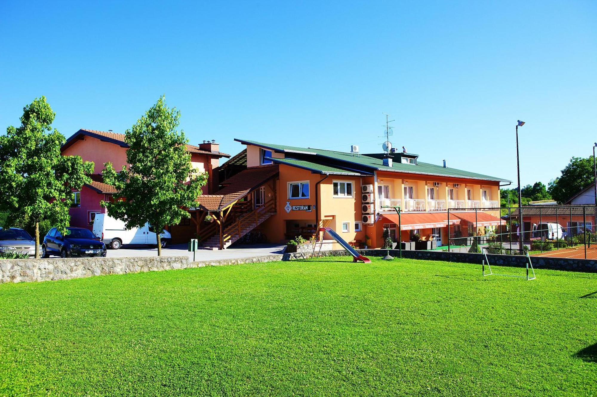 Bed And Breakfast Restaurant Dp Donji Zvecaj Dış mekan fotoğraf