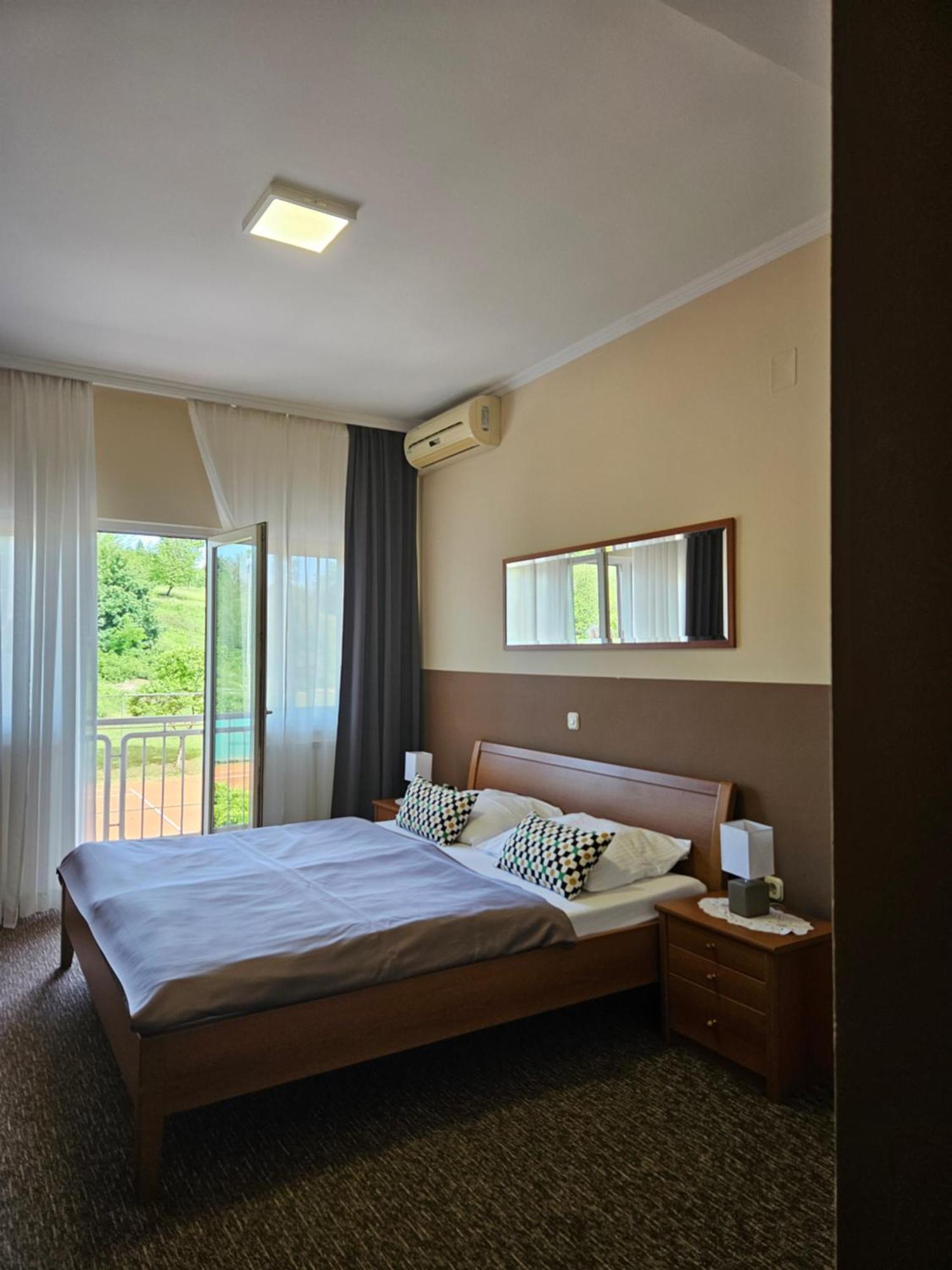 Bed And Breakfast Restaurant Dp Donji Zvecaj Dış mekan fotoğraf