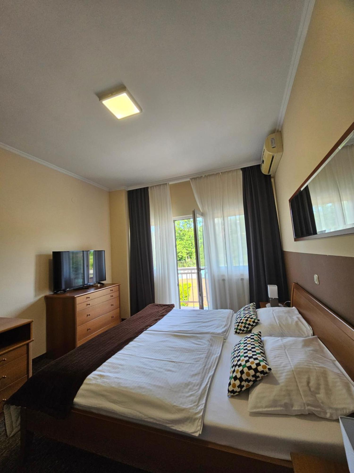 Bed And Breakfast Restaurant Dp Donji Zvecaj Oda fotoğraf