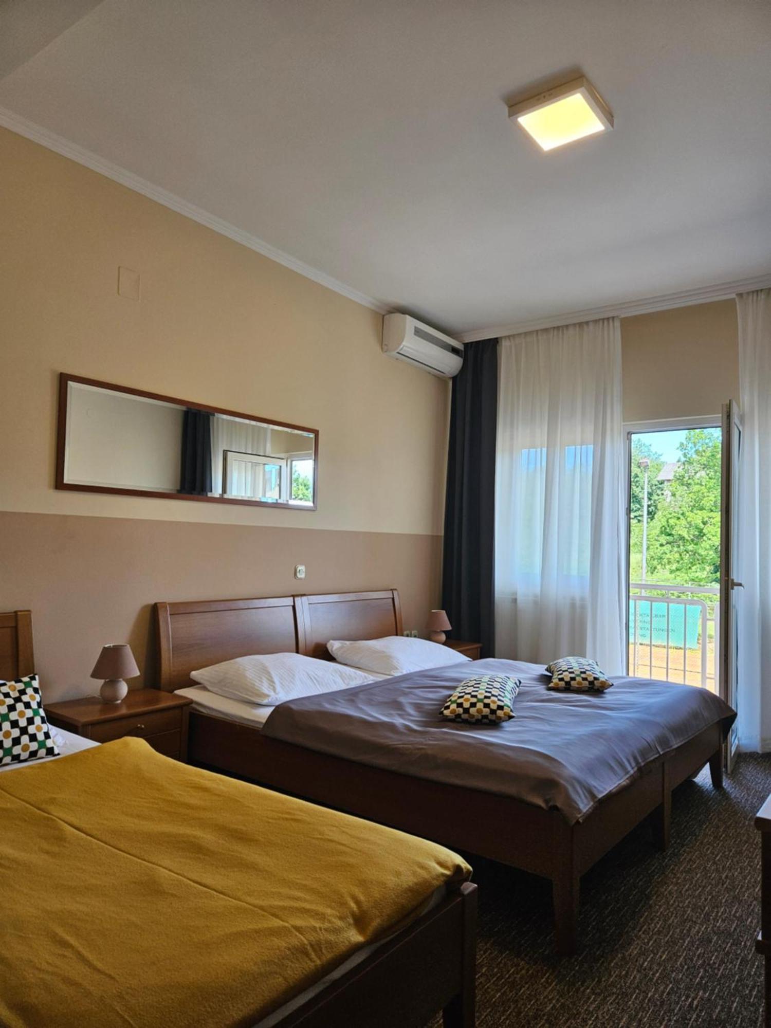 Bed And Breakfast Restaurant Dp Donji Zvecaj Dış mekan fotoğraf