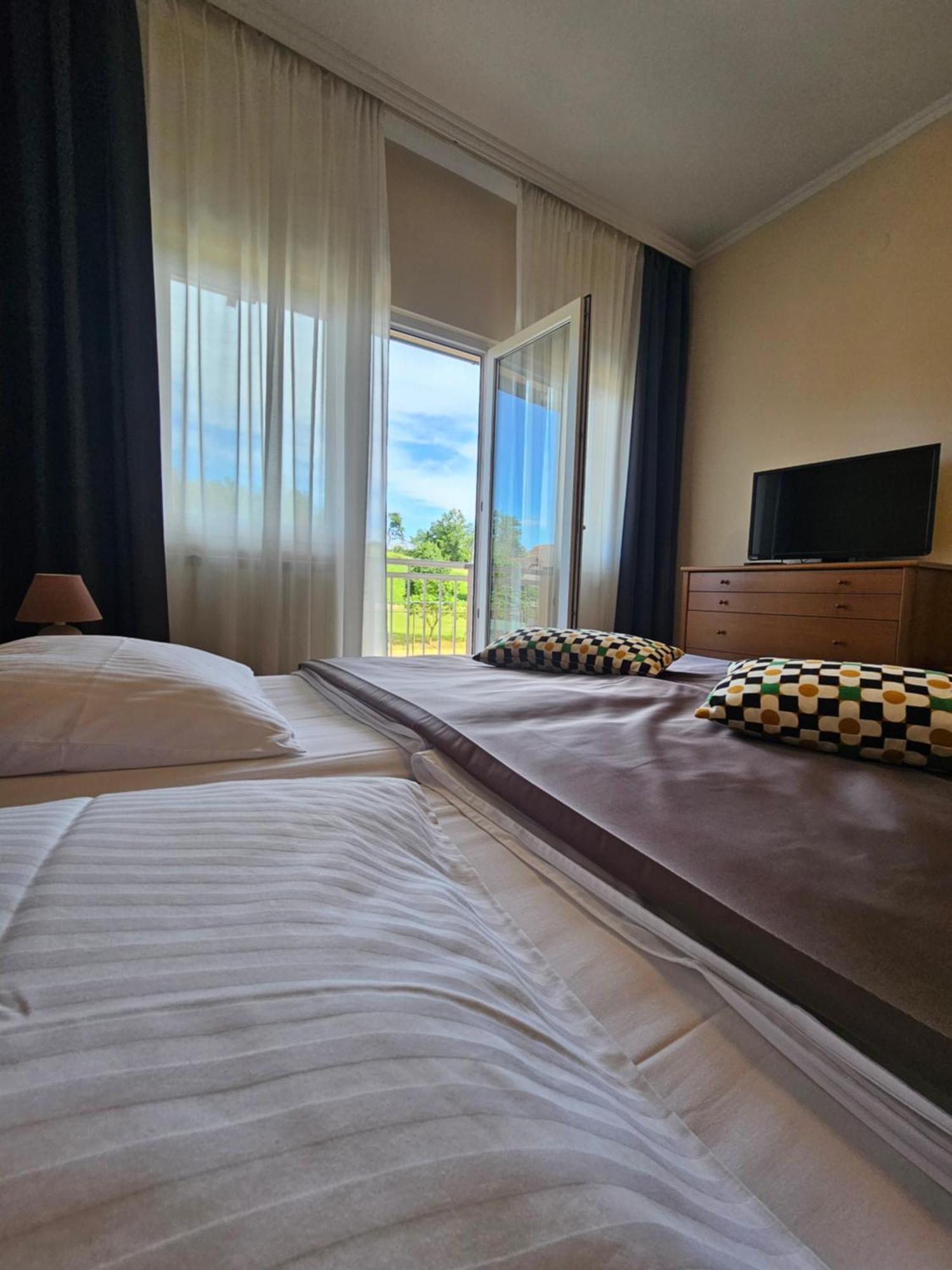Bed And Breakfast Restaurant Dp Donji Zvecaj Dış mekan fotoğraf